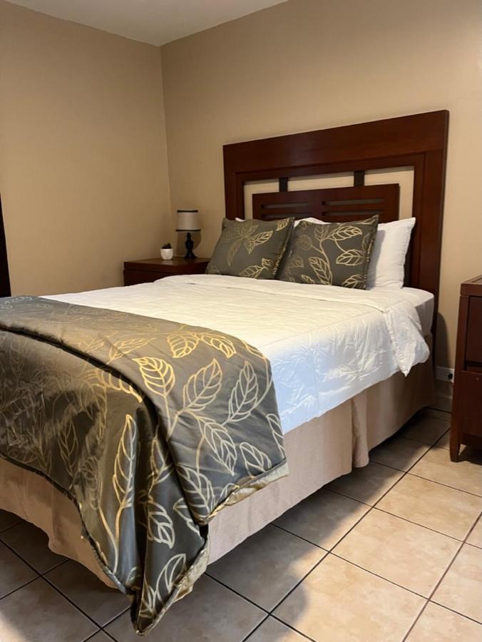 Del Bosque Tj Inn Tijuana Exteriör bild
