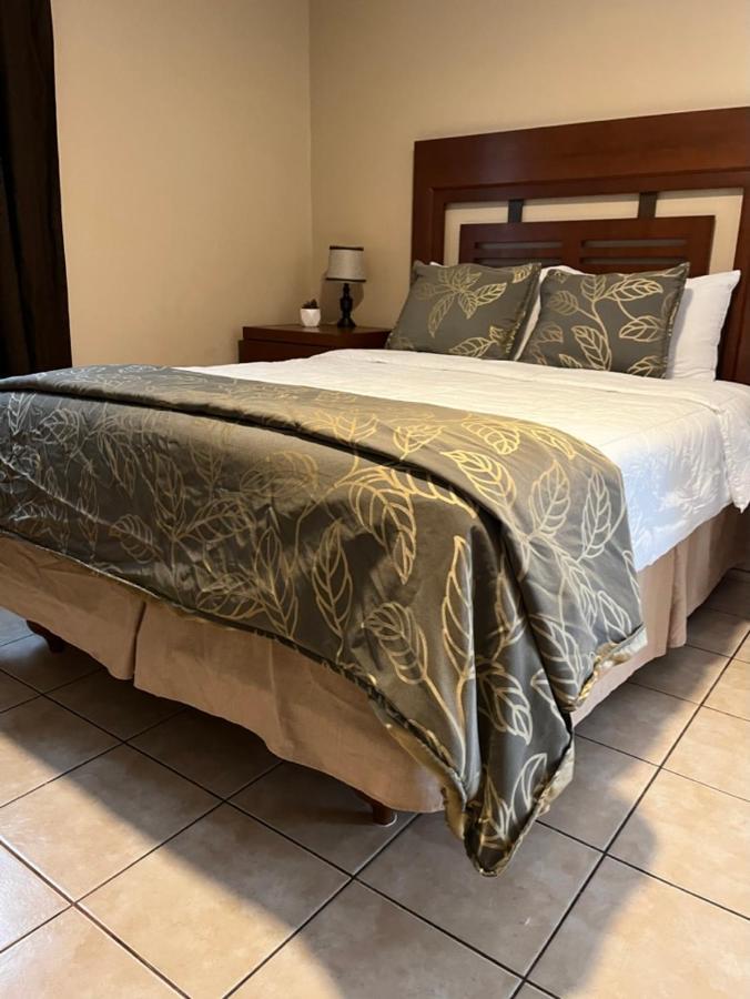 Del Bosque Tj Inn Tijuana Exteriör bild